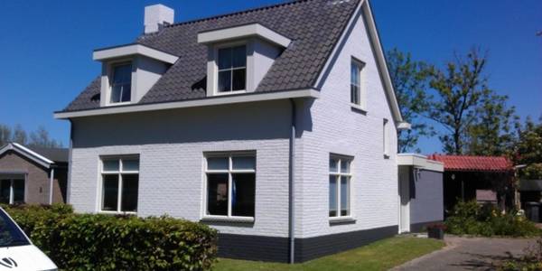 hoeve witte gevel